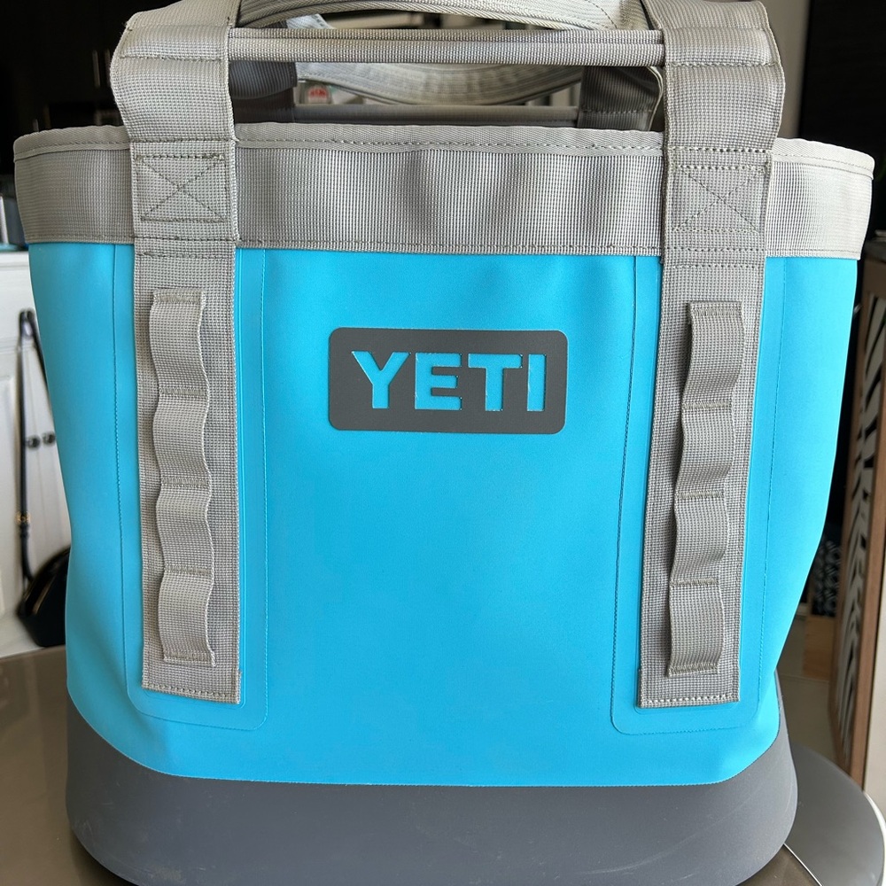 YETI Reef Blue Camino 35 Tote Bag